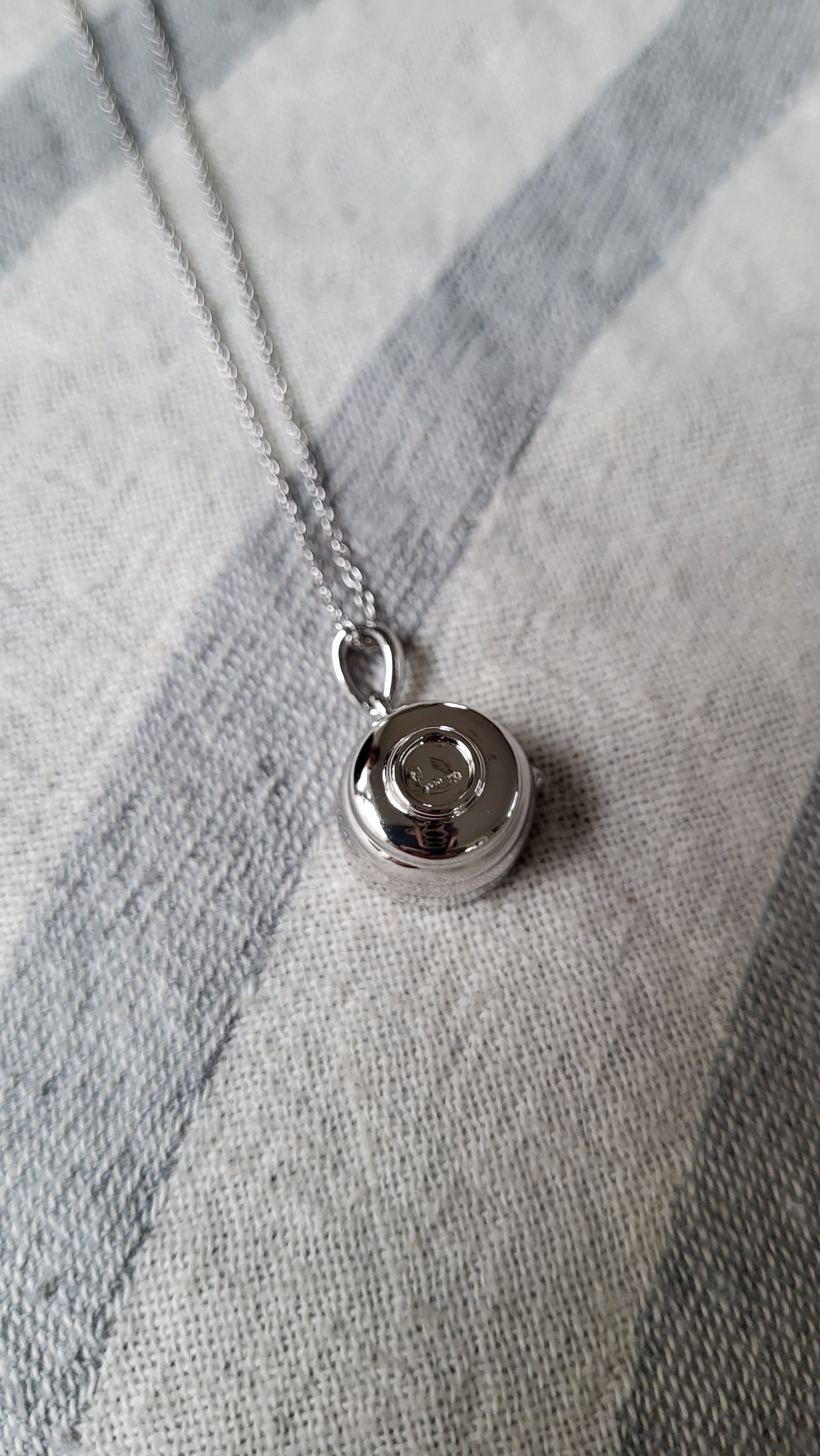 The Sui Matcha Bowl with Spout Necklace in Silver