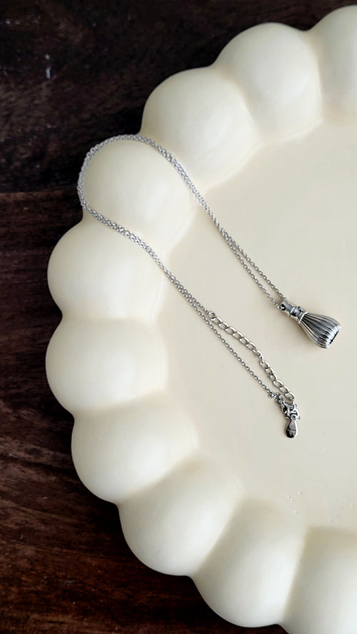 The Sui Matcha Bowl with Spout Necklace in Silver